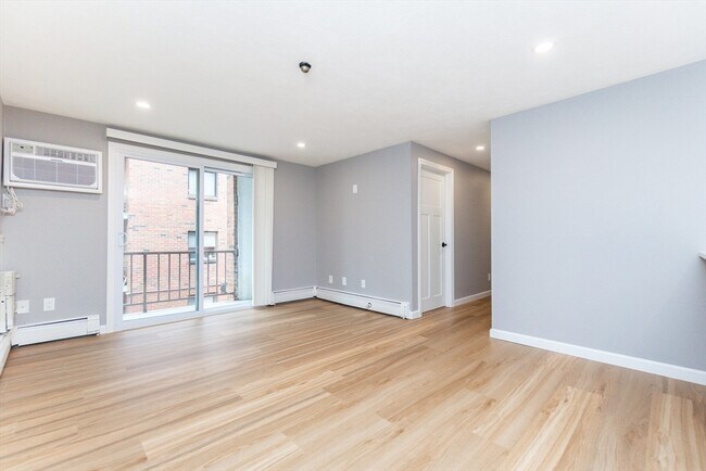 Building Photo - 131 Pierce St