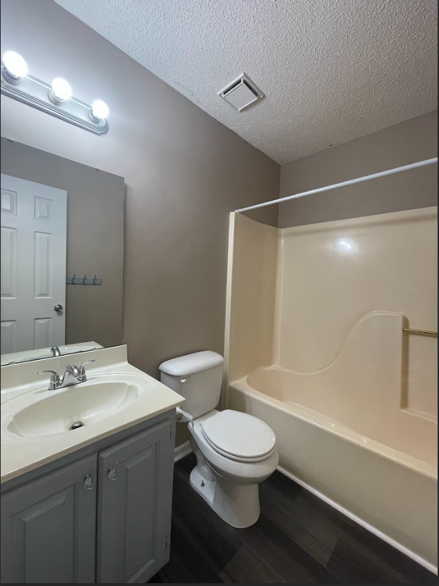 Building Photo - Spacious 3-Bedroom, 2-Bathroom Home for Re...