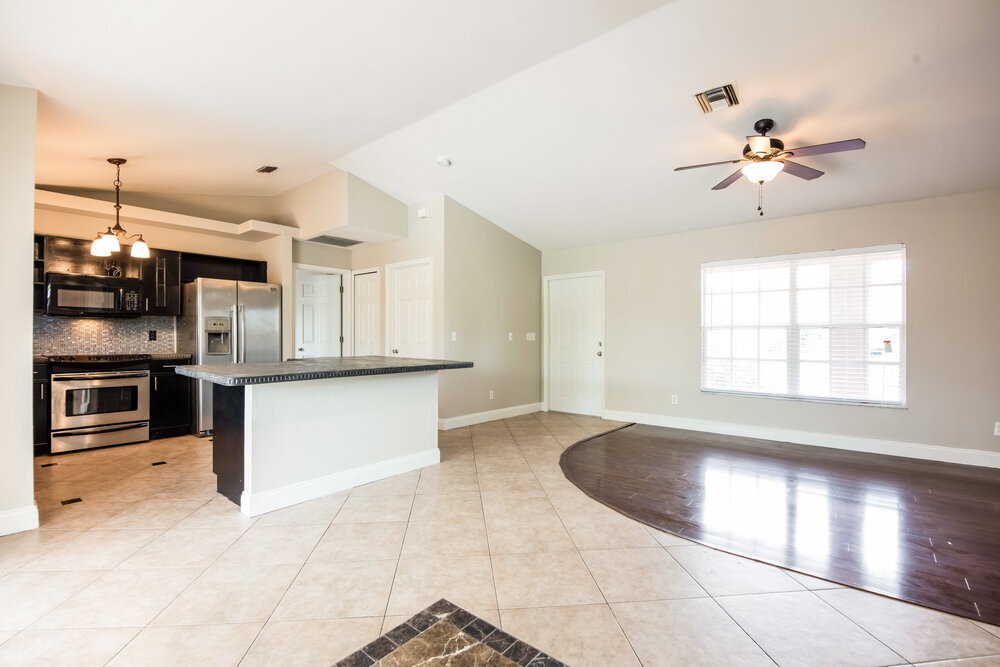 Building Photo - 811 SW 14th Pl