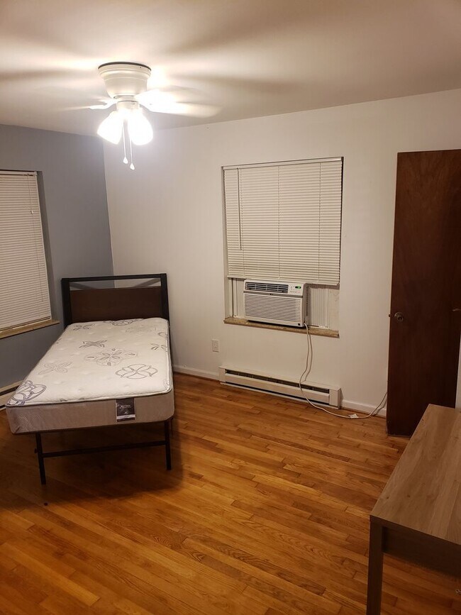 Building Photo - 3 Bedroom unit near ODU
