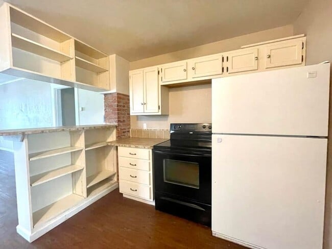 Building Photo - 823 G St NW