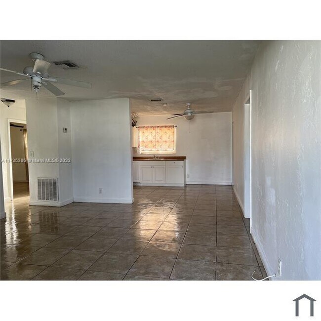 Building Photo - 6338 Polk St