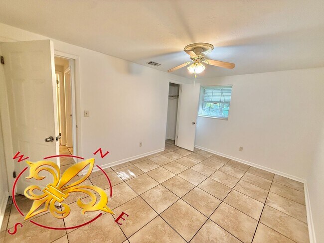 Building Photo - Spacious 4-Bedroom Home with Dual Living A...
