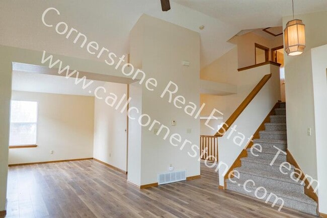 Building Photo - 3050 Haystack Dr