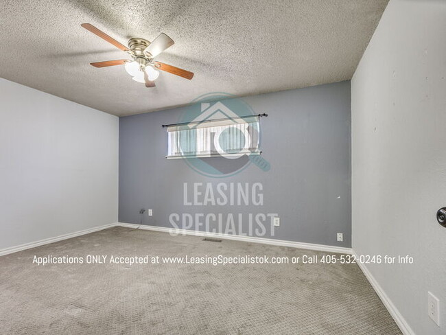 Building Photo - Warr Acres 3 Bed 2 Bath Home with a Pool!!