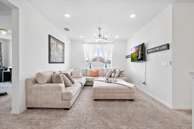 Building Photo - 12195 Stirrup Dr