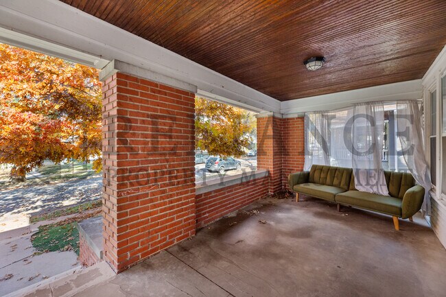 Building Photo - 3325 Victor Pl