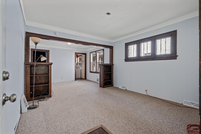 Building Photo - SPACIOUS 4BD/2BA House in the heart of Como near U of M! Avail. 9/1/26!