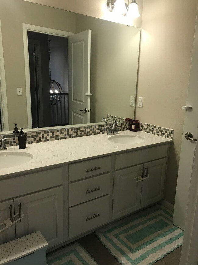 Building Photo - 4bd/3ba House in Tehaleh