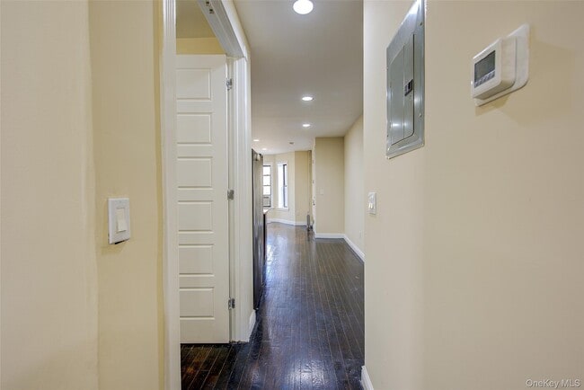 Building Photo - 346 Montauk Ave.