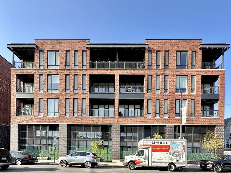 Primary Photo - 6340 W Belmont Ave
