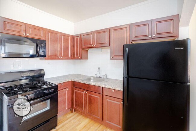 Building Photo - Rehabbed Units in Cicero!