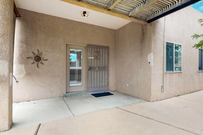 Building Photo - SE Rio Rancho 3 Bedroom  2 bath  2 car garage