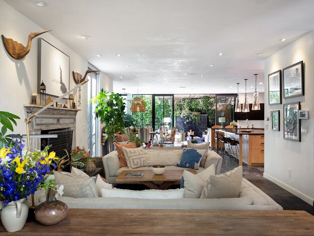 Living area - 941 Princeton Dr