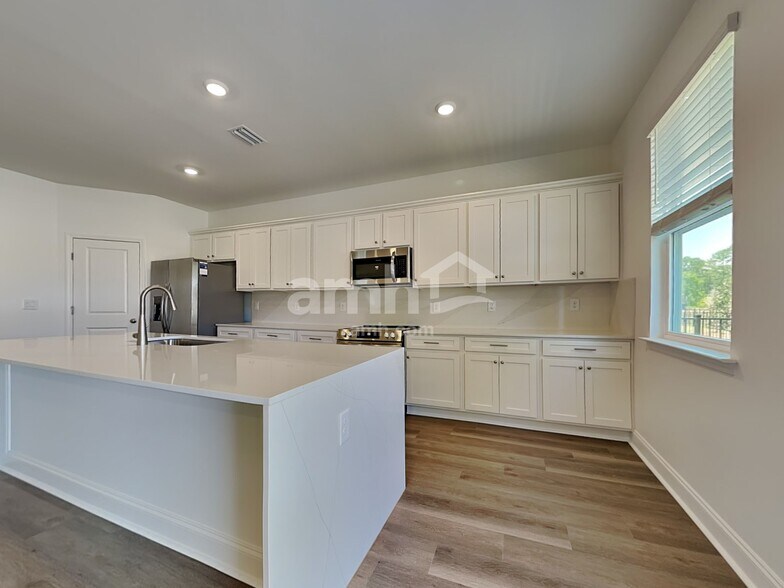 Building Photo - 504 Armstrong Curv