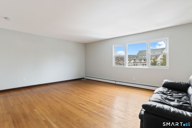 Building Photo - 86 Harbor Dr