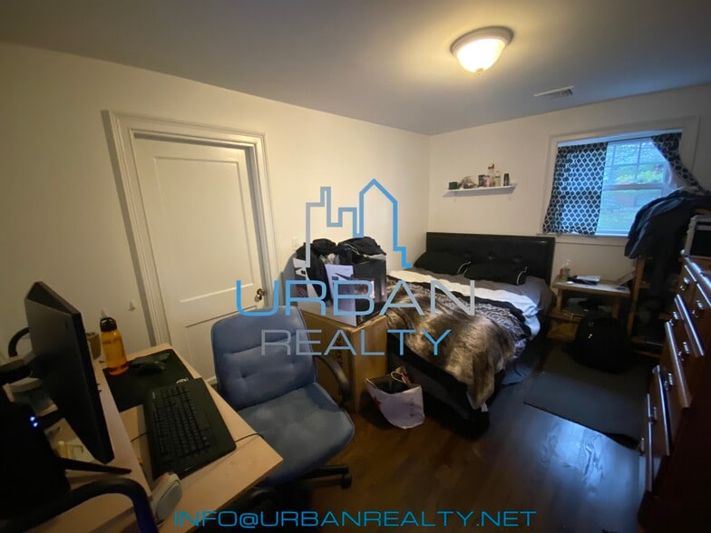 Building Photo - 74 Manet Rd