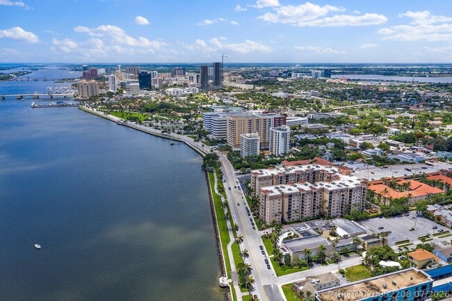 Building Photo - 1803 N Flagler Dr