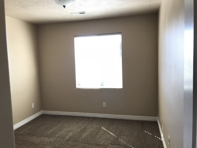 Building Photo - 1212 W 50 N