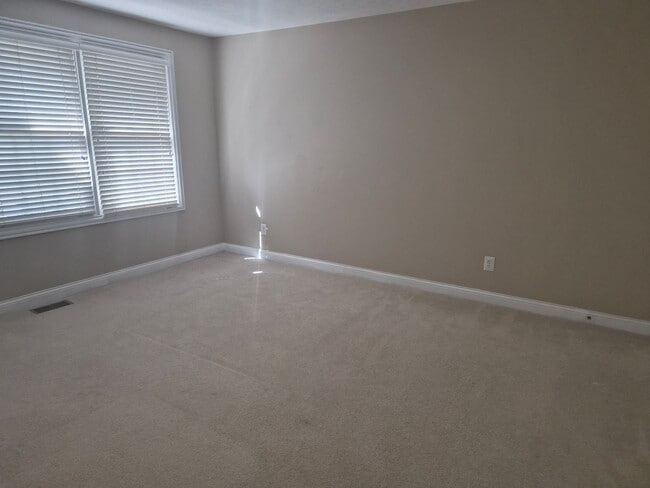 Building Photo - 6237 Muirloch Ct S