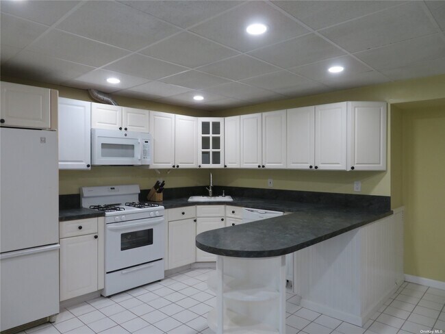 Building Photo - 33 Pine Cone Ln