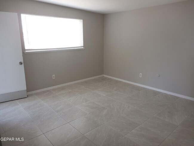 Building Photo - 3608 Sheppard Ave