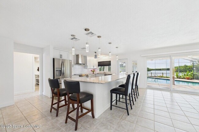 Building Photo - 778 Nassau Rd