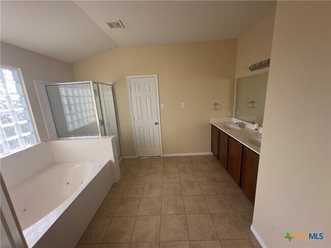 Building Photo - 2617 White Moon Dr