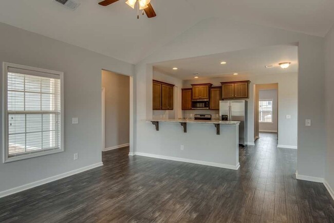 Building Photo - ***COMING SOON - 4 / 2 in Fairview Station...