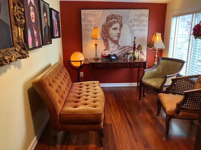 Building Photo - 4028 Beach Dr SW