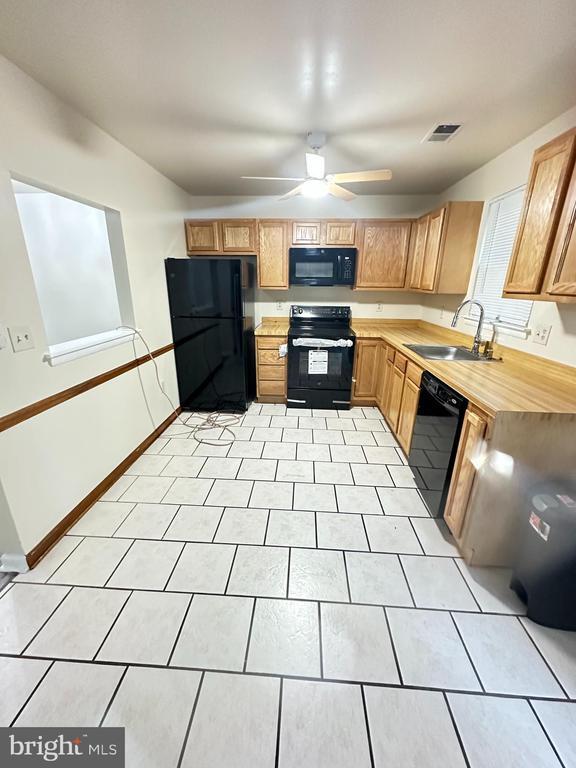 Building Photo - 7122 Cipriano Springs Dr