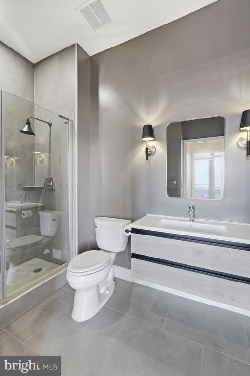 Building Photo - 520 John Carlyle St