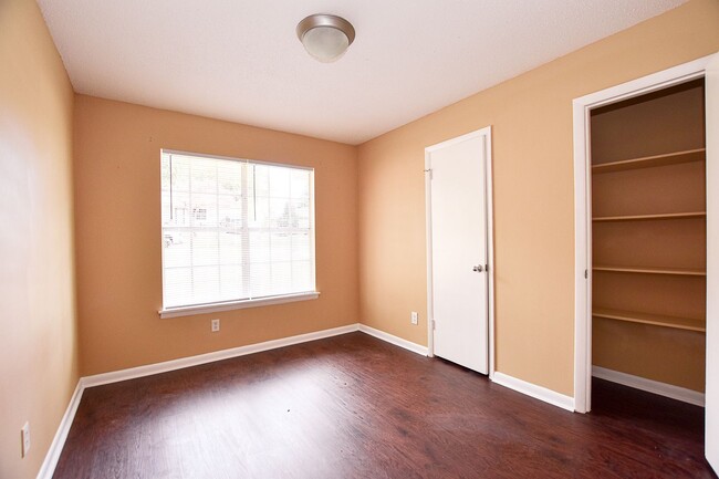Building Photo - Single Family Home 3BR / 1BA
