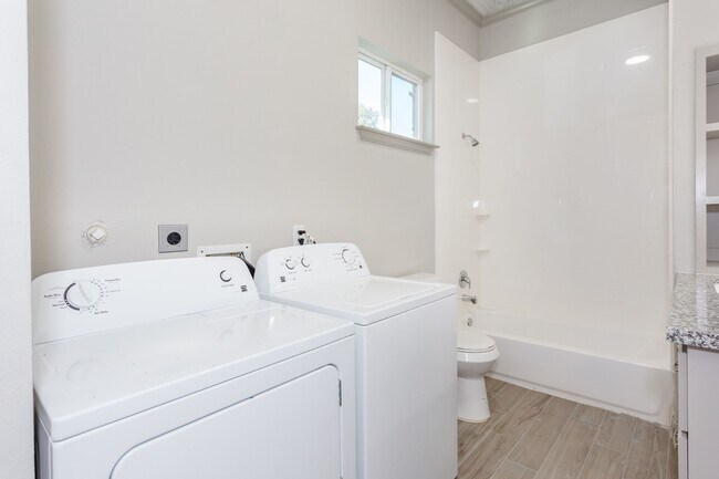 Building Photo - 215 N Milby St