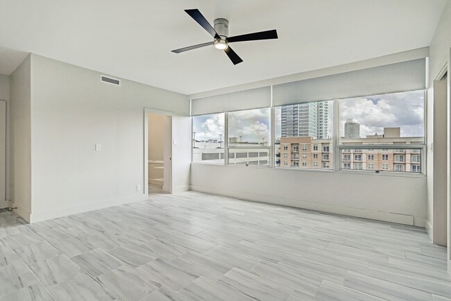 Building Photo - 2701 Westheimer Rd