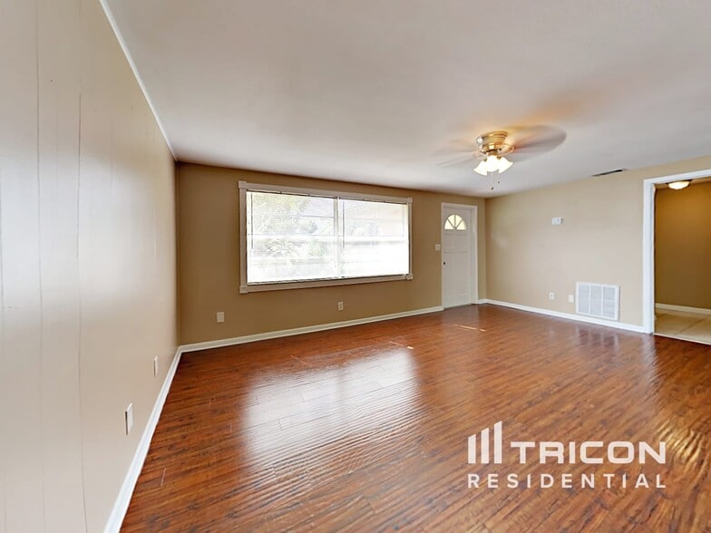 Building Photo - 8589 Lantana Dr
