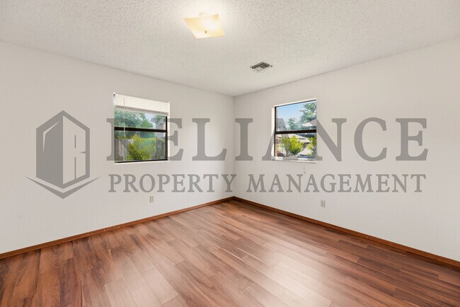 Building Photo - 1158 N Edwards