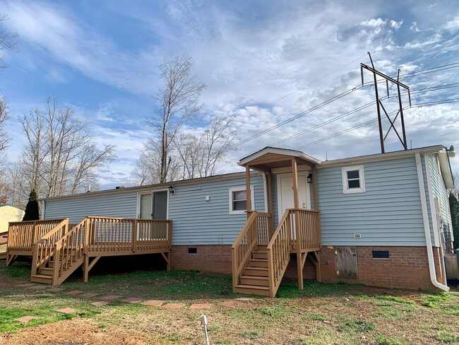 Building Photo - Renovated 3 Bedroom Home In Raleigh, Apply...
