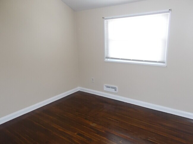 Building Photo - 3221 Wallford Dr