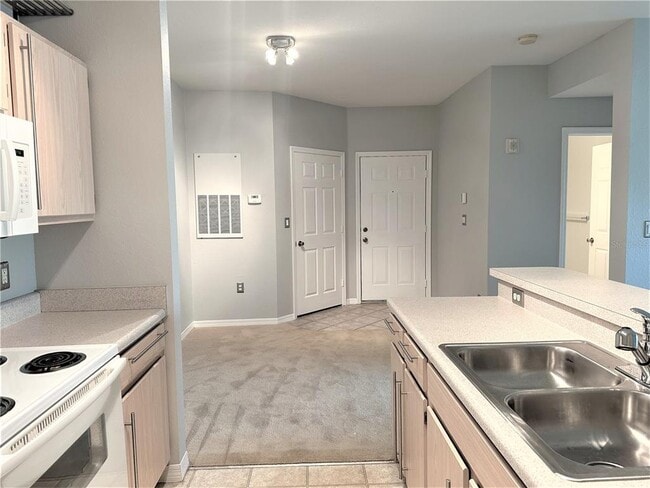 Building Photo - 5475 Vineland Rd