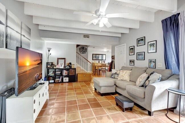 Building Photo - 1586 Shaker Cir