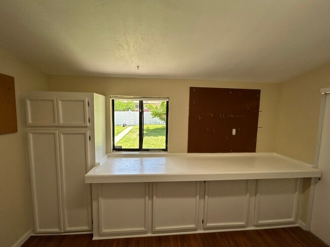 Building Photo - 718 Brassie Dr