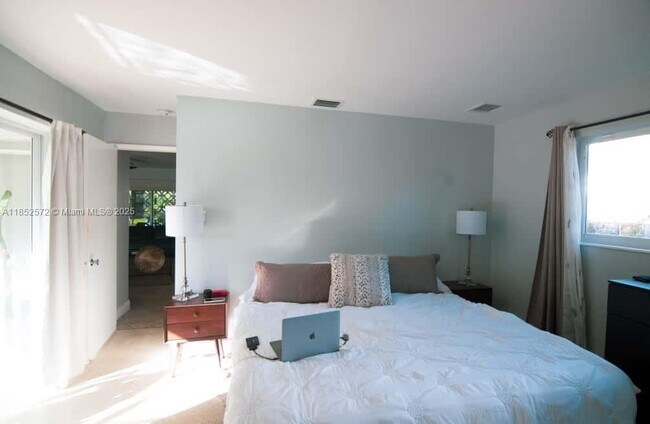 Building Photo - 4116 Taft St