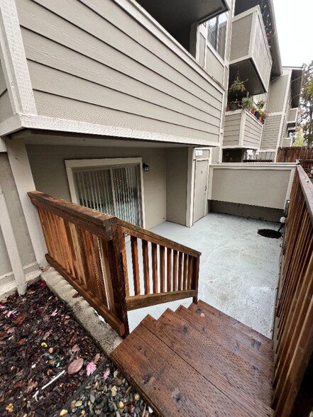 Building Photo - 17260 SW Heritage Ct