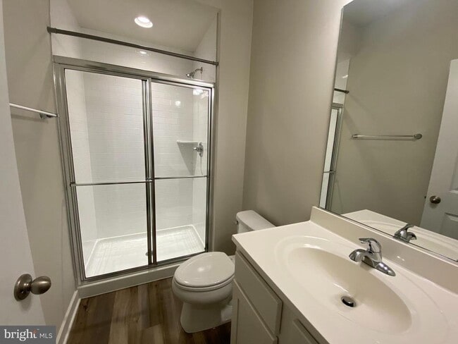 Building Photo - 8612 Shady Pines Dr