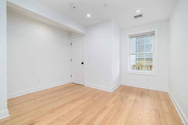 Building Photo - 159 Grove St