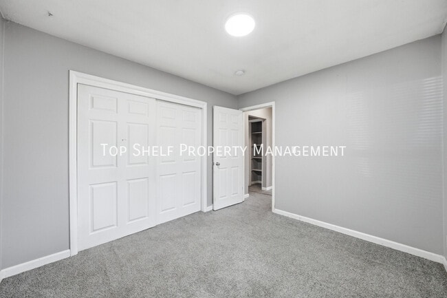 Building Photo - 2427 Welbeck Rd