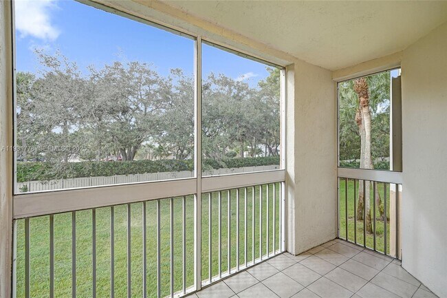 Building Photo - 9901 Westview Dr