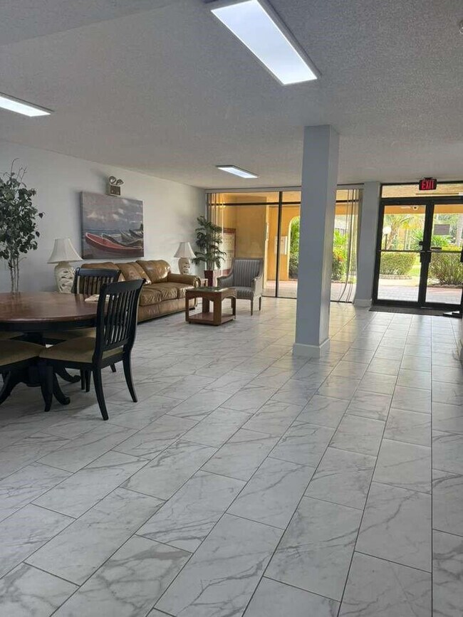 Building Photo - 733 SE 1st Way