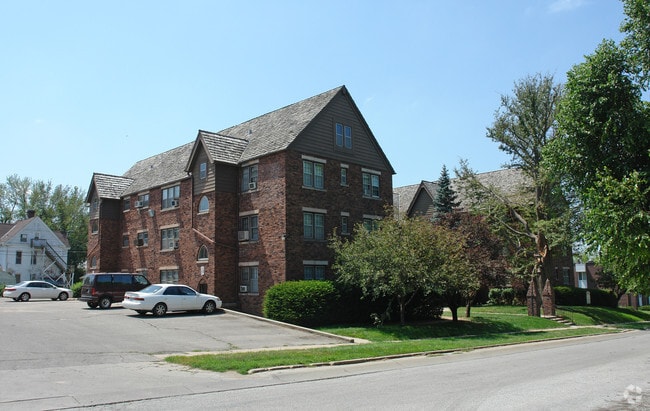 Primary Photo - Buckingham Manor Apartments